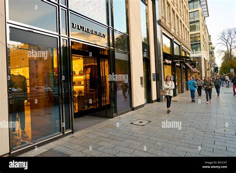 bilder von burberry düsseldorf|Luxus Shopping Düsseldorf (18 Stores): Burberry  .